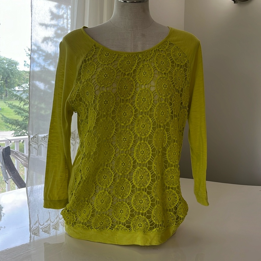 Ann Taylor lace top size medium